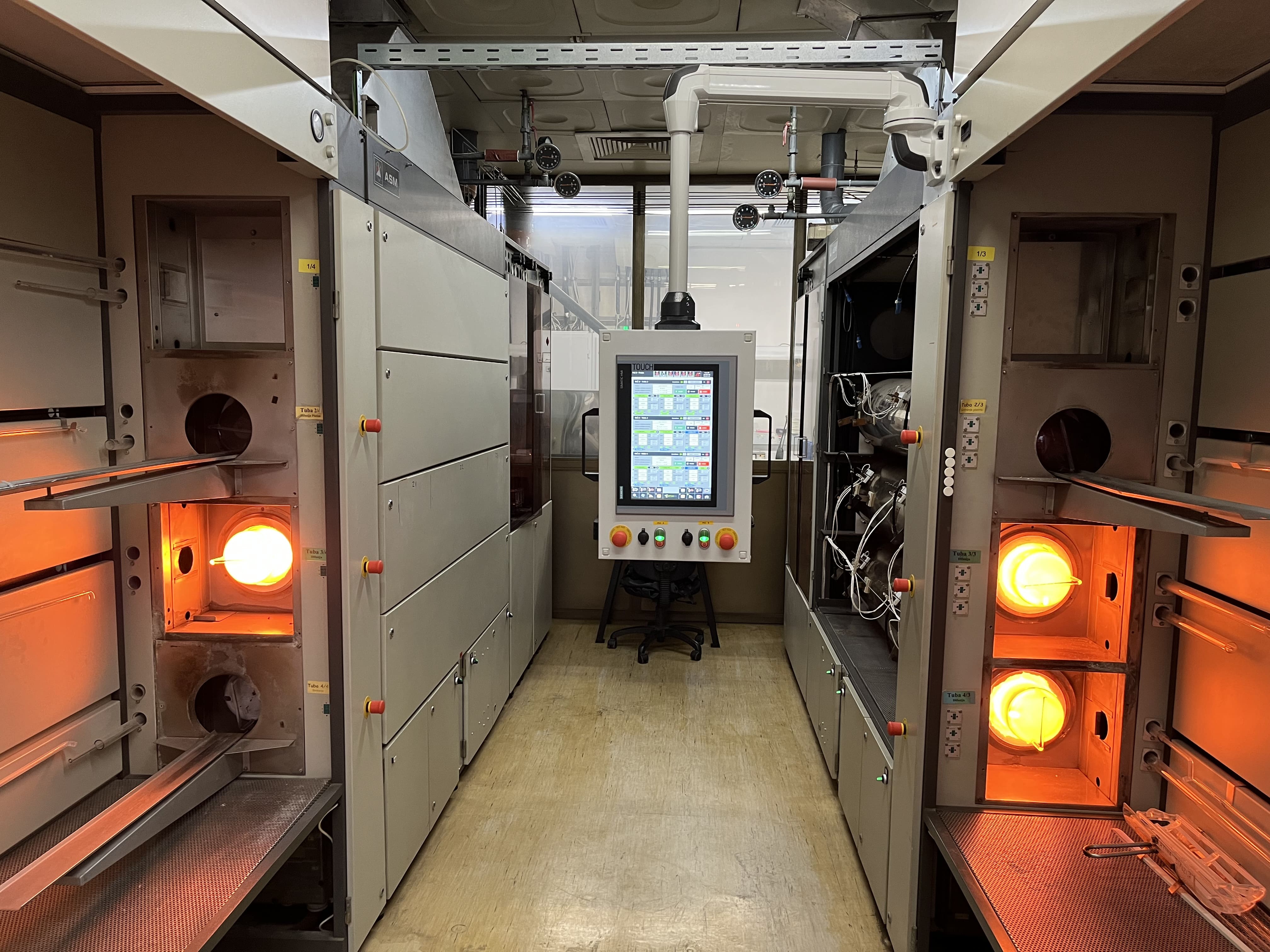 plastic moulding machine
