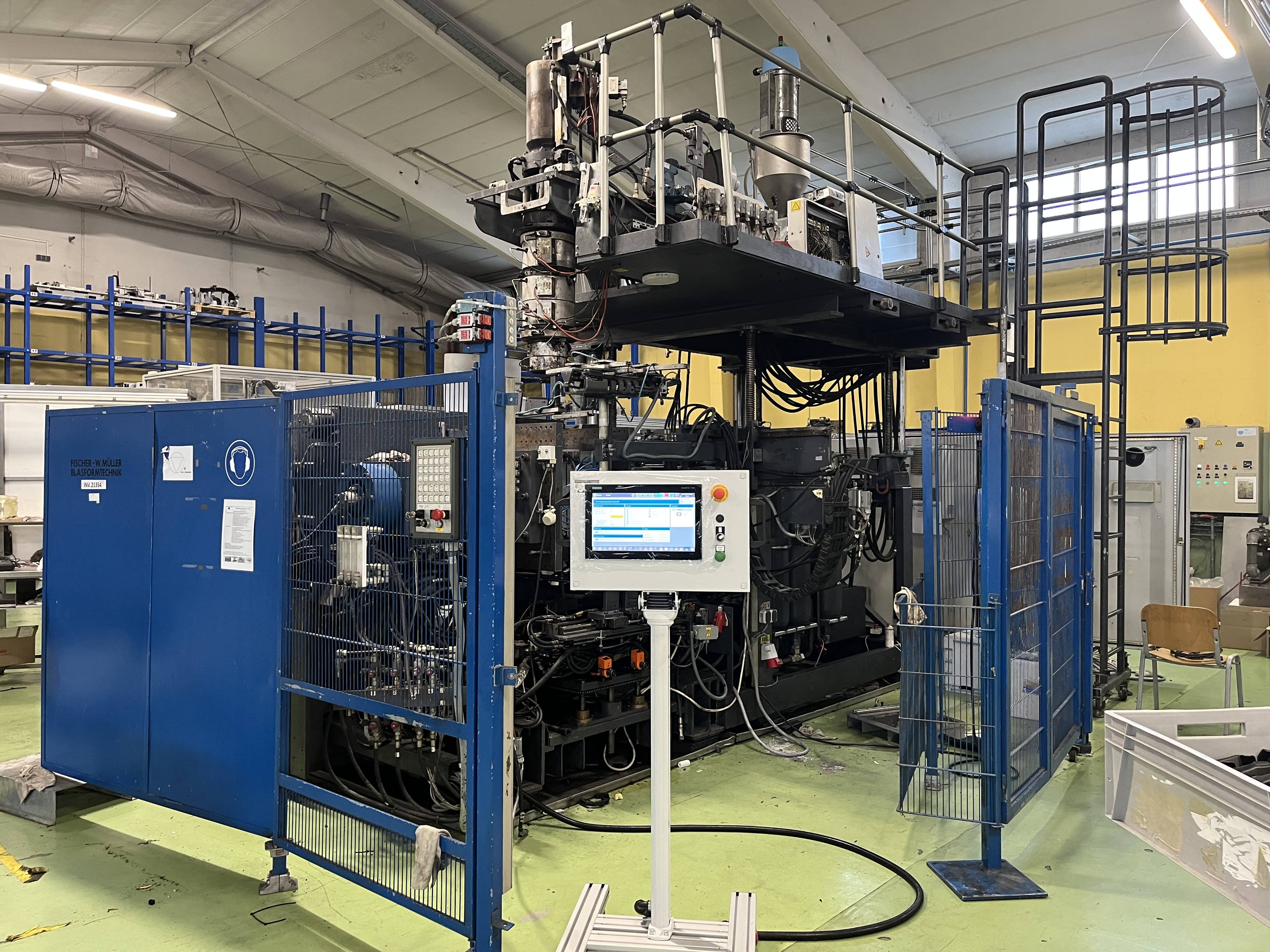 plastic moulding machine